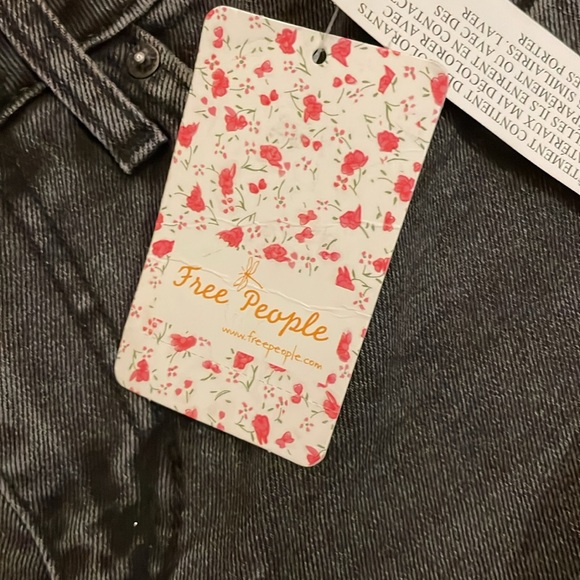 NWT $78 FREE PEOPLE Clean Girlfriend Straight Jean in Black 24 - Picture 7 of 10